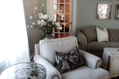 Transitional home design photo in Newark