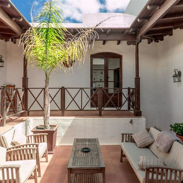 Rustic Villa by Natura Design S.L.