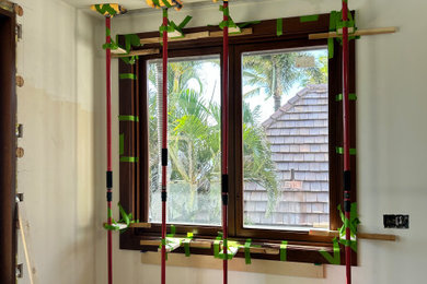 Island style home design photo in Hawaii