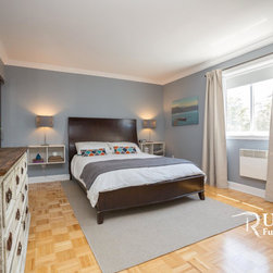 Home staging in a suburb home - Dressers