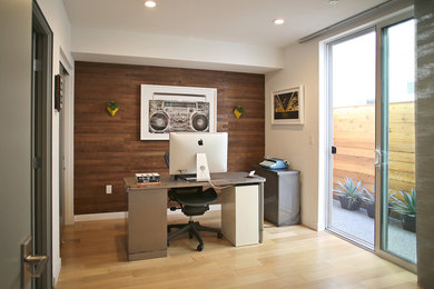 This is an example of a home office in Sacramento.