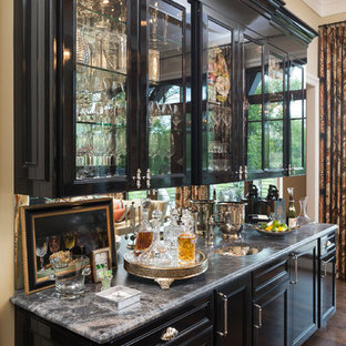 Idee per un angolo bar etnico di medie dimensioni