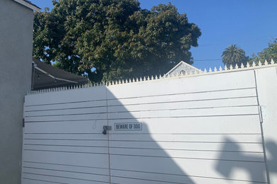 Example of a mid-sized beach style exterior home design in Los Angeles