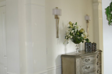 Entryway - transitional entryway idea in Cincinnati
