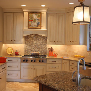Unique Residence: Kitchen