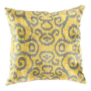 https://st.hzcdn.com/fimgs/4c71ed0403a07699_0161-w320-h320-b1-p10--mediterranean-decorative-pillows.jpg