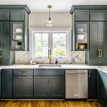 River Hills Revamp: A Dramatic Green Kitchen Makeover
