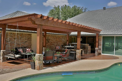 Inspiration for a modern exterior home remodel in Dallas