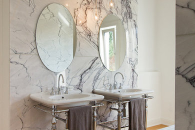 ハンブルクにあるトランジショナルスタイルのおしゃれな浴室の写真