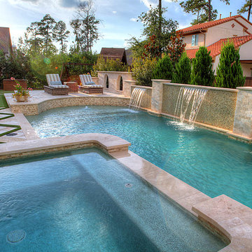 Lovely pool with Putting Green