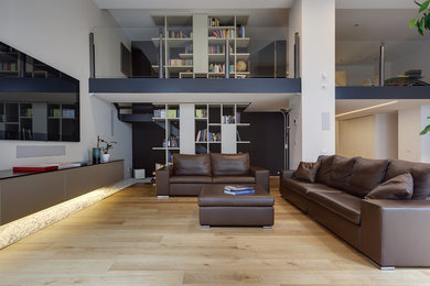 Inspiration for a contemporary loft-style living room in Milan.