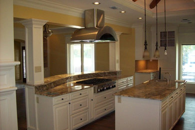 Elegant kitchen photo in New Orleans