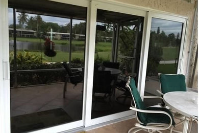 Example of a classic patio design in Miami