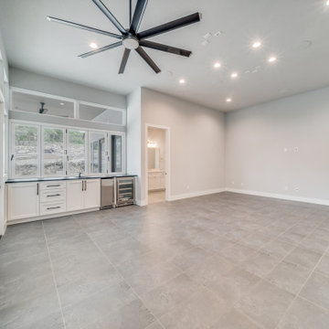 Modern: 4,950 ft², 4 BR/4 BA/2 ST