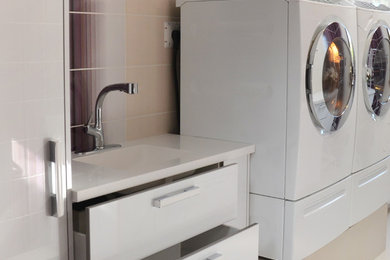 Trendy laundry room photo in Toronto