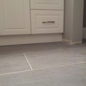 TRANSITIONAL BATHROOMS - White lacquered MDF