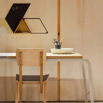 Tabloid Desk