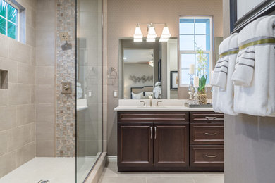 Bathroom - modern bathroom idea in Los Angeles