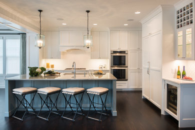 Example of a transitional kitchen design in Minneapolis