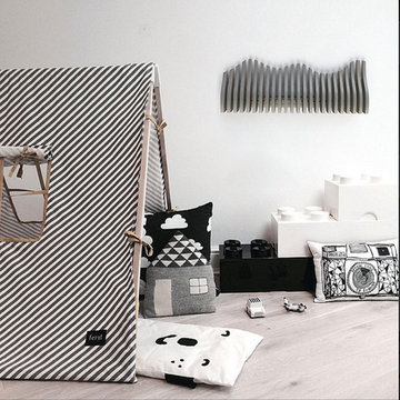 Modular and interactive bookshelf