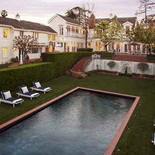 Klassischer Pool mit Pflasterklinker in Los Angeles