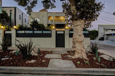 This is an example of a modern porch design in Los Angeles.