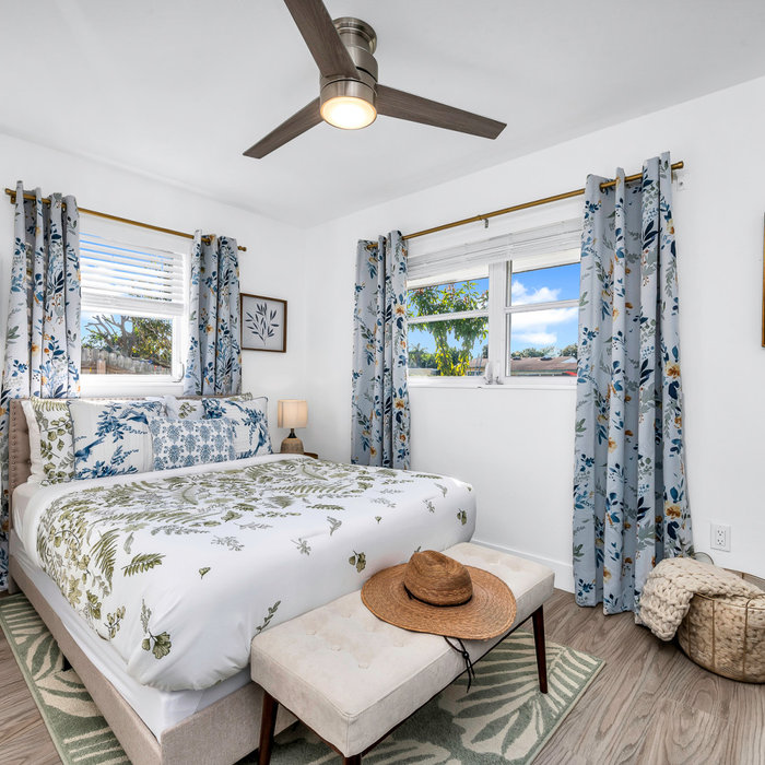 Farmhouse bedroom photo in Miami