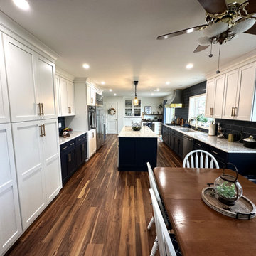 Starmark Bridgeport Kitchen in Simply White & Blueberry