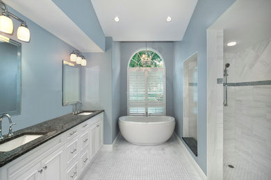Example of a bathroom design in Miami