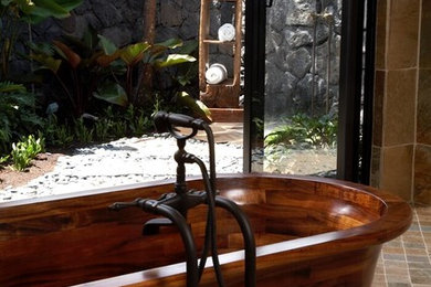 Photo of a tropical bathroom in Hawaii.