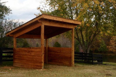 Example of a cottage home design design in Nashville