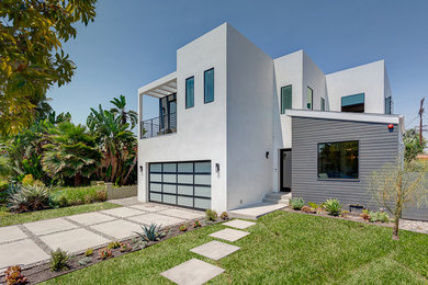 Home design - large modern home design idea in Los Angeles