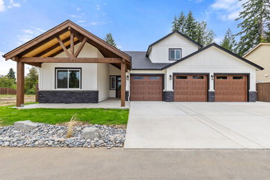 Example of an arts and crafts exterior home design in Portland