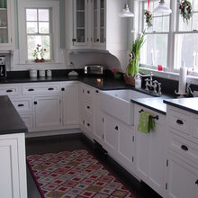 white cabinets black hardwae