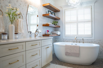 Inspiration for a transitional bathroom remodel in Nashville