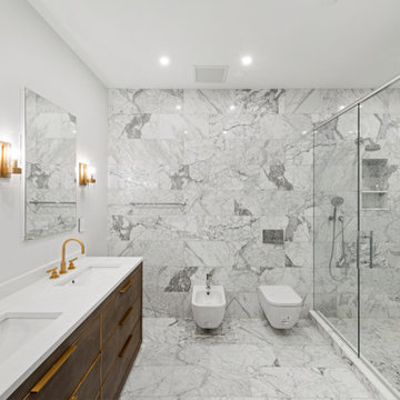 Modern Italian kitchen by Exclusive Home Interiors