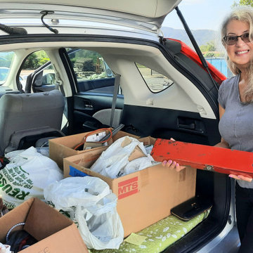 Pre-Move Downsizing and Donating to Charity