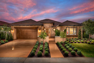 Elegant home design photo in Other