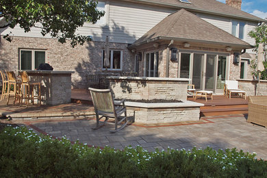 Home design - mid-sized traditional home design idea in Indianapolis