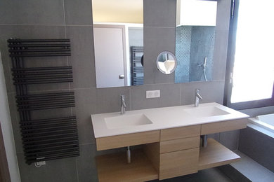 Réalisation d'une salle de bain design.