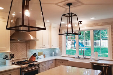 Kitchen - transitional kitchen idea in St Louis