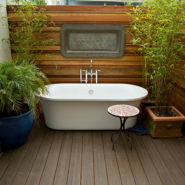 Outdoor Bathtub in Tiny City Garden