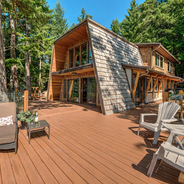Thetis Island Oceanfront Home