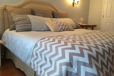 Inspiration for a timeless bedroom remodel in Montreal