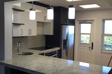 Kitchen - kitchen idea in Miami