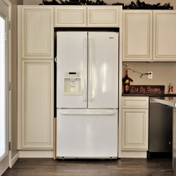Knox, IN. Haas Lifestyle & Signature Collection. Open Concept Maple Kitchen