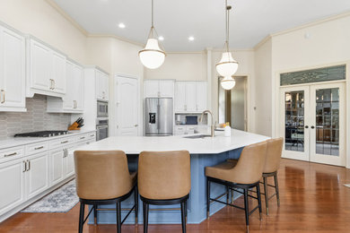 Inspiration for a contemporary kitchen remodel in Columbus