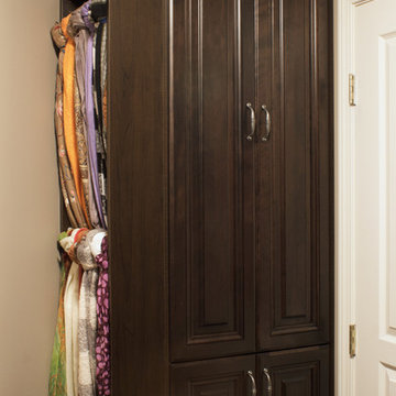 Custom Master Walk-in for Professional Woman