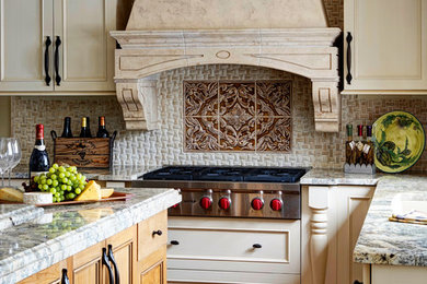 Example of a classic kitchen design in Chicago