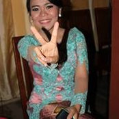 Hesti Pratiwi's photo